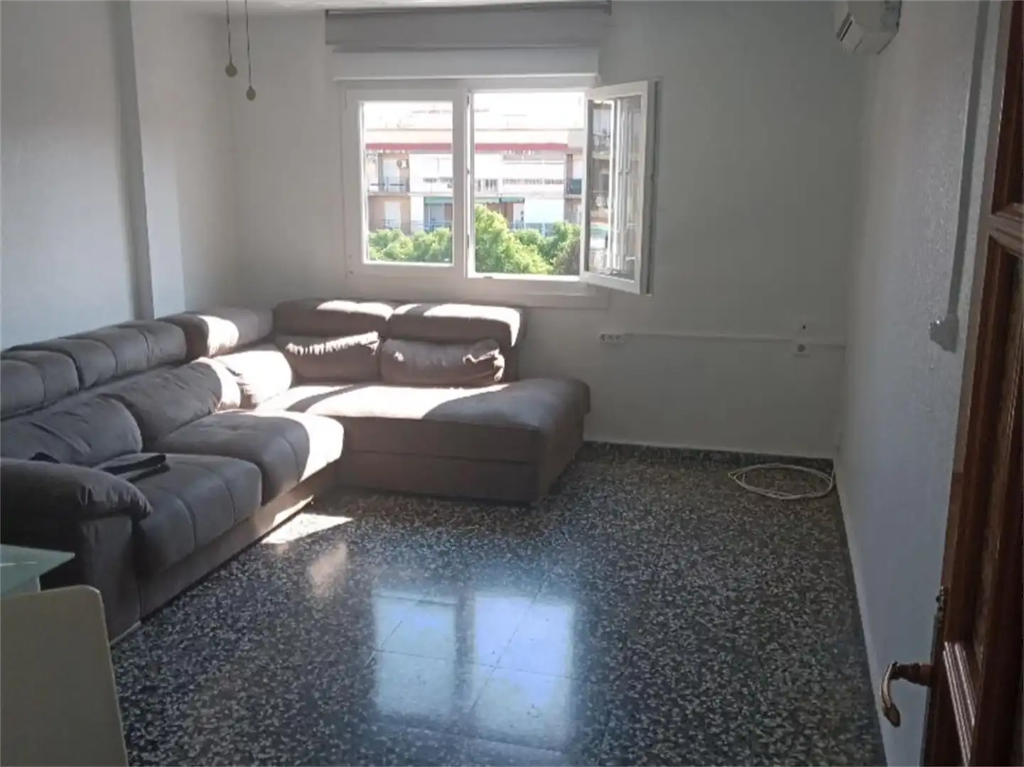 Habitación en Calle Pérez Galdós, Avenida de la Paz Sala de estar de Piso para compartir en Xirivella con Balcón