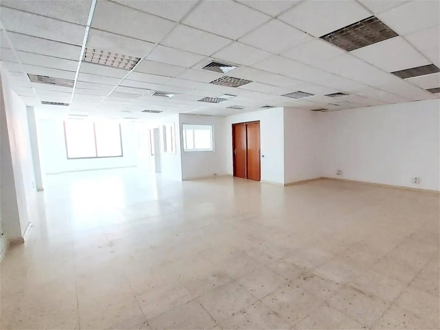 Local de alquiler en Cornellà de Llobregat con Aire acondicionado y Calefacción