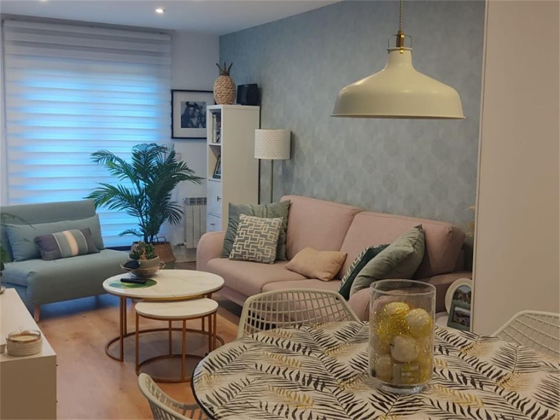 Sala d'estar de Pis en venda en Vigo  amb Calefacció, Jardí privat i Parquet