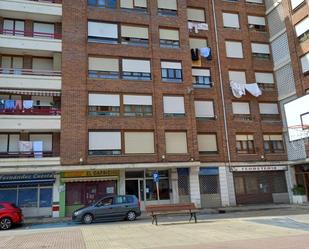 Vista exterior de Pis en venda en Torrelavega  amb Calefacció, Parquet i Moblat