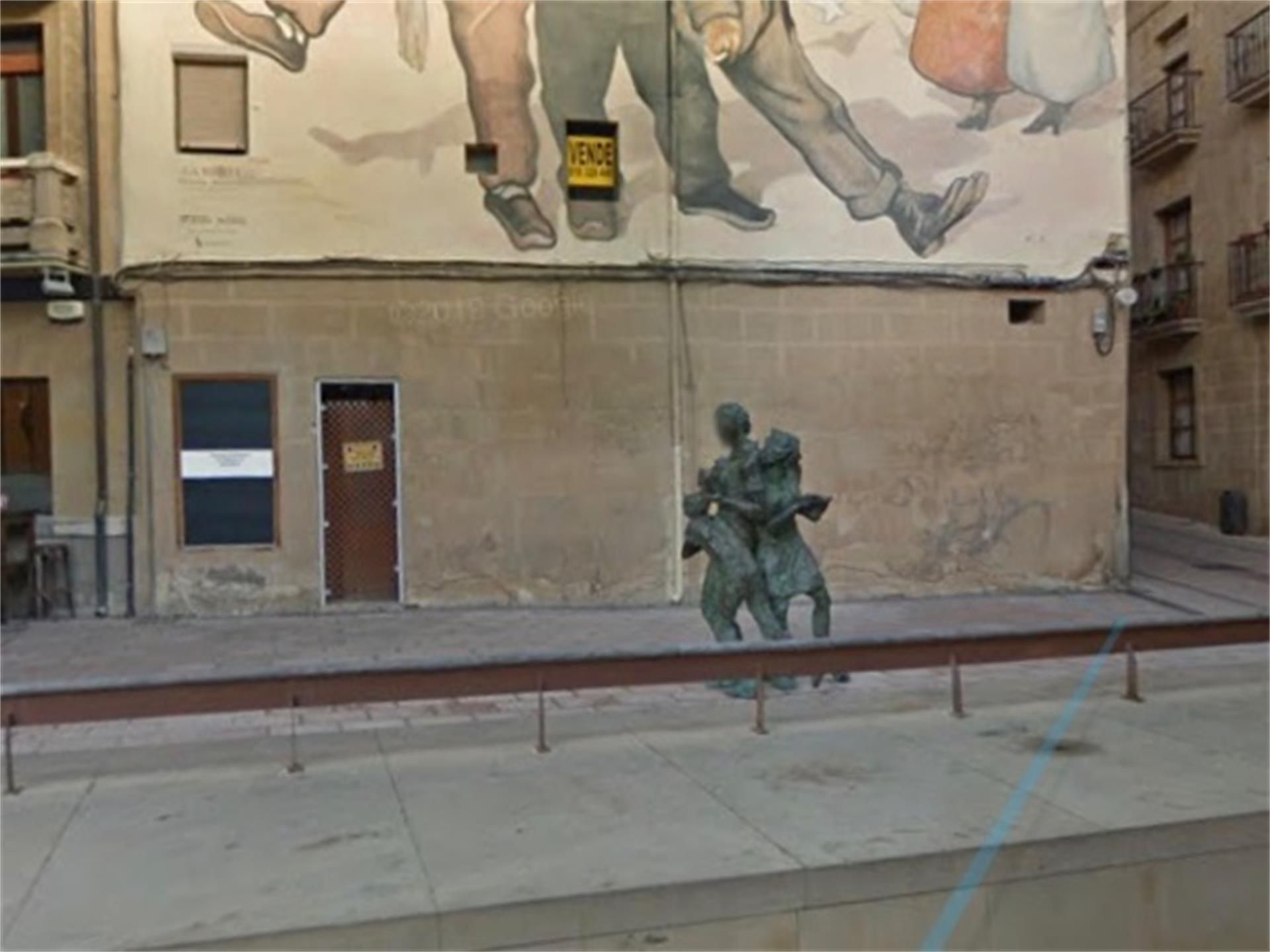Vista exterior de Casa adosada en venda en Haro amb Balcó