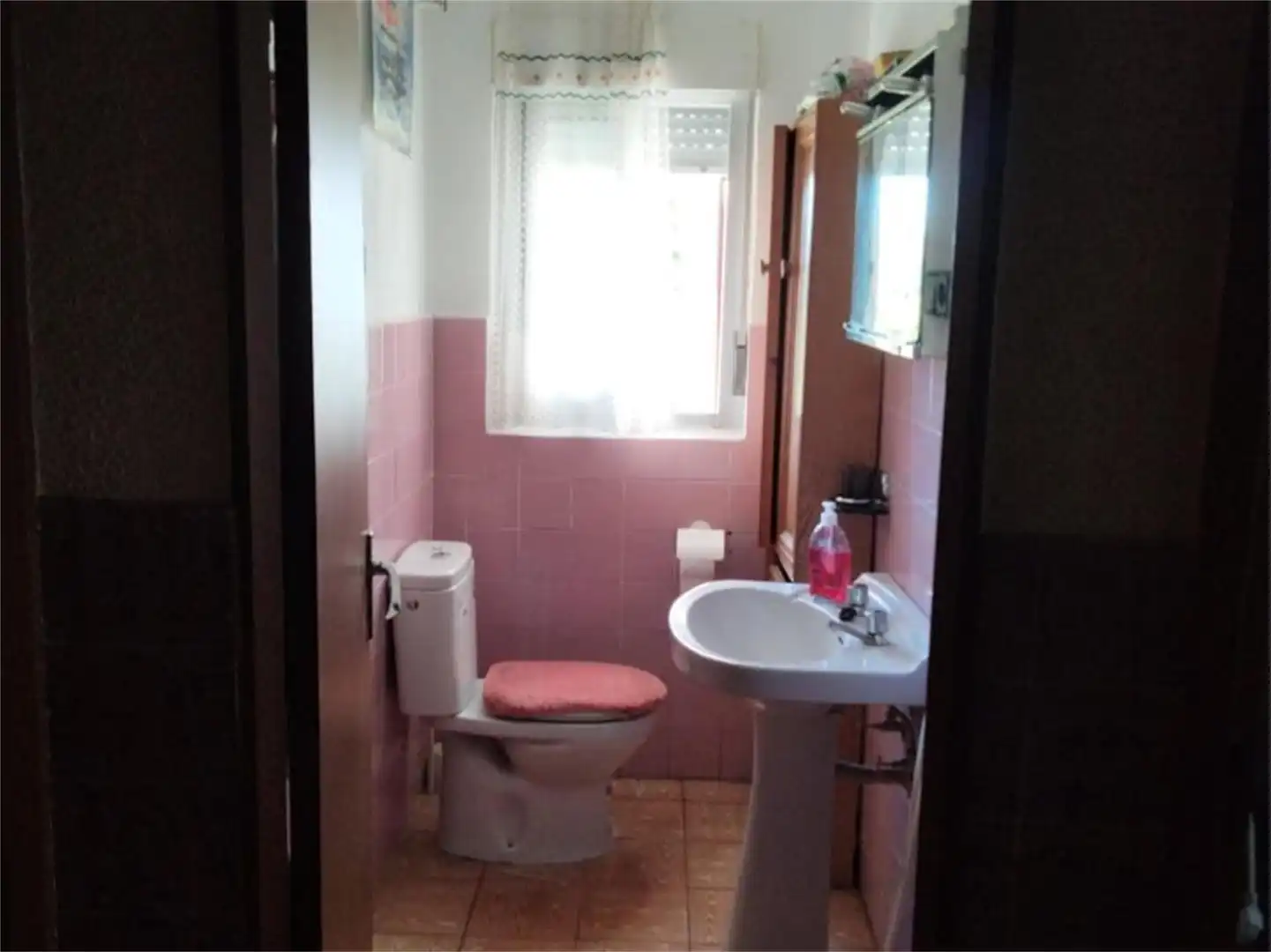 Room in Calle Mimbrero, Aldeadávila de la Ribera Bathroom of Country homes for share in Aldeadávila de la Ribera with Heating and Furnished