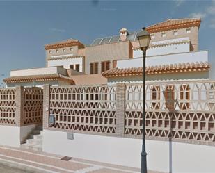 Vista exterior de Casa o xalet en venda en El Ejido amb Aire condicionat, Terrassa i Piscina