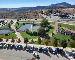 Vista exterior de Àtic en venda en Soria Capital  amb Calefacció, Jardí privat i Parquet