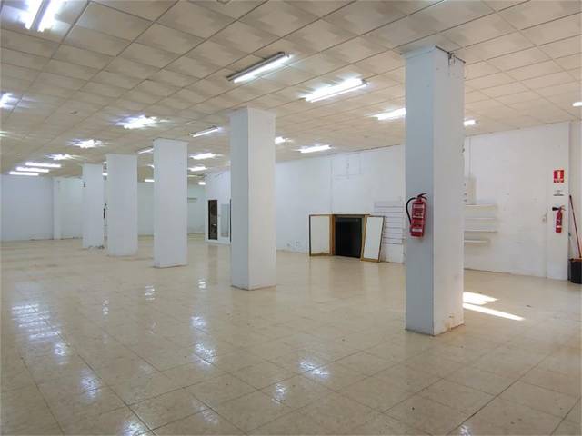Local comercial en Alquiler en Calle José Vidal Canet en Carcaixent