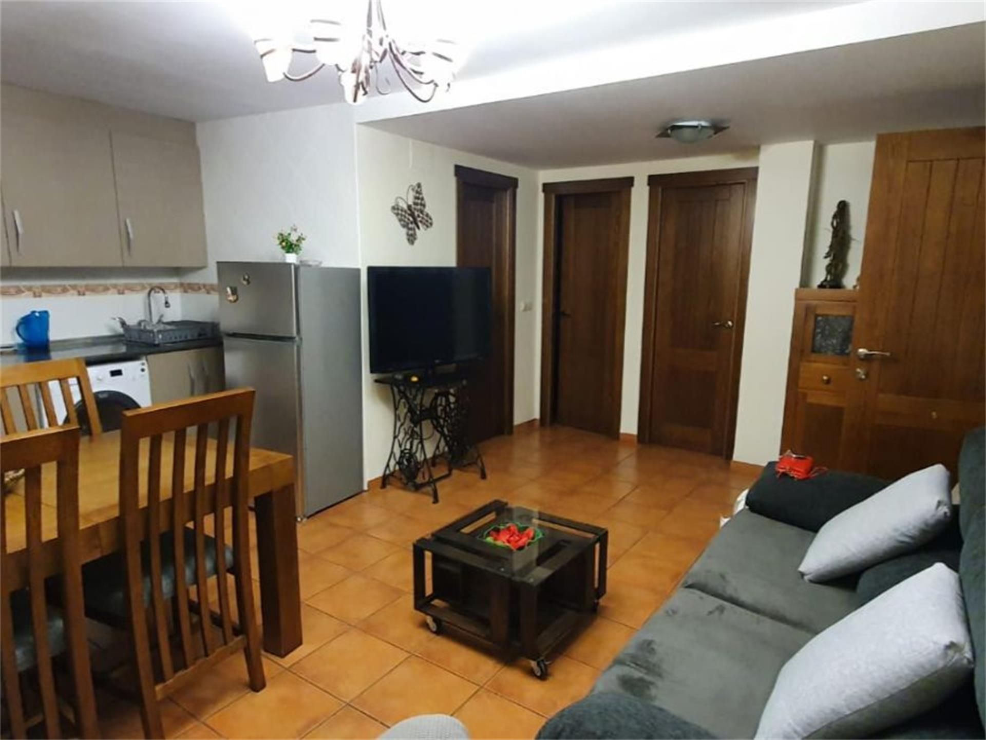 Sala d'estar de Planta baixa en venda en Mora de Rubielos amb Calefacció i Moblat