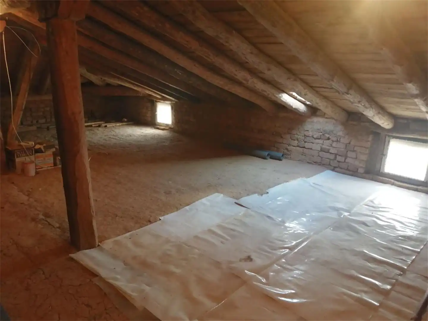 Casa adosada en venta en Calle Real, Almazán Casa adosada en venta en Almazán con Calefacción y Amueblado