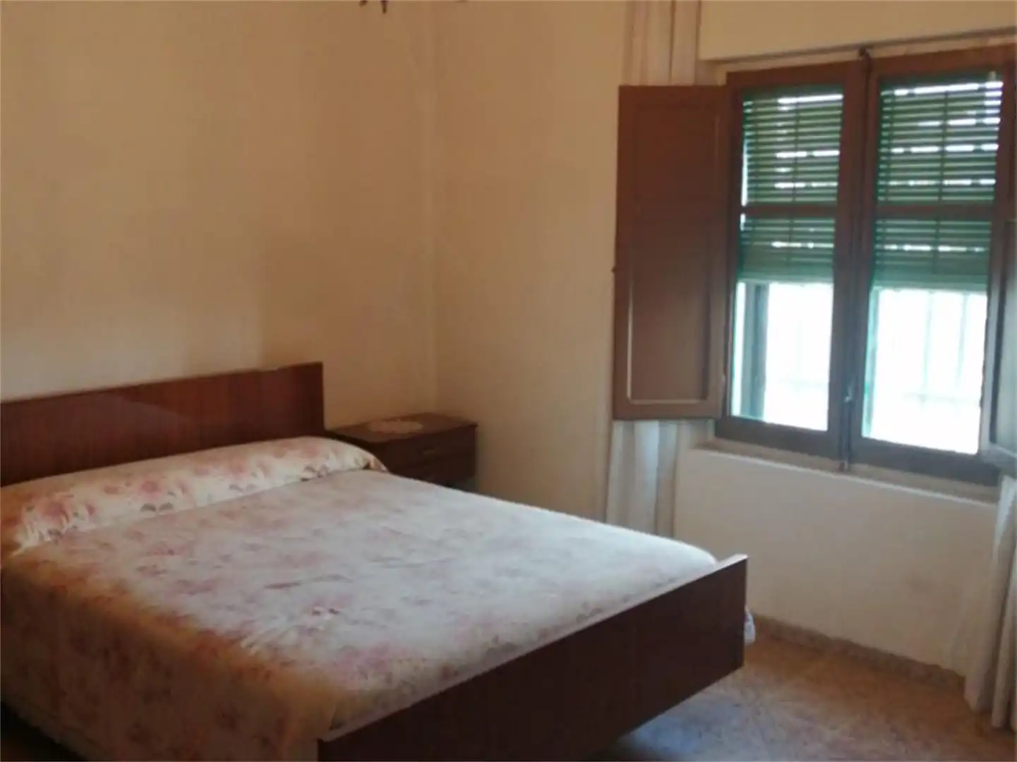 Casa adosada en venta en Calle Real, Almazán Habitación de Casa adosada en venta en Almazán con Calefacción y Amueblado