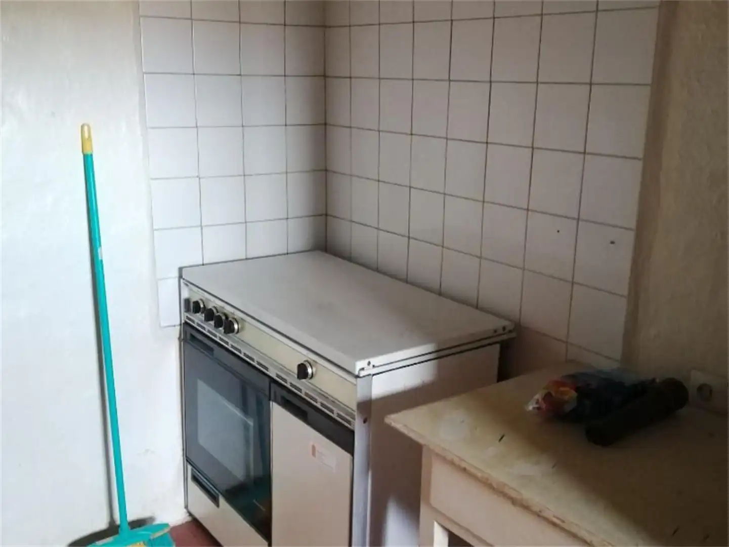Casa adosada en venta en Calle Real, Almazán Cocina de Casa adosada en venta en Almazán con Calefacción y Amueblado