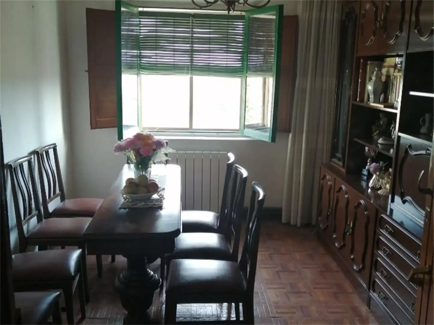 Casa adosada en venta en Calle Real, Almazán Comedor de Casa adosada en venta en Almazán con Calefacción y Amueblado