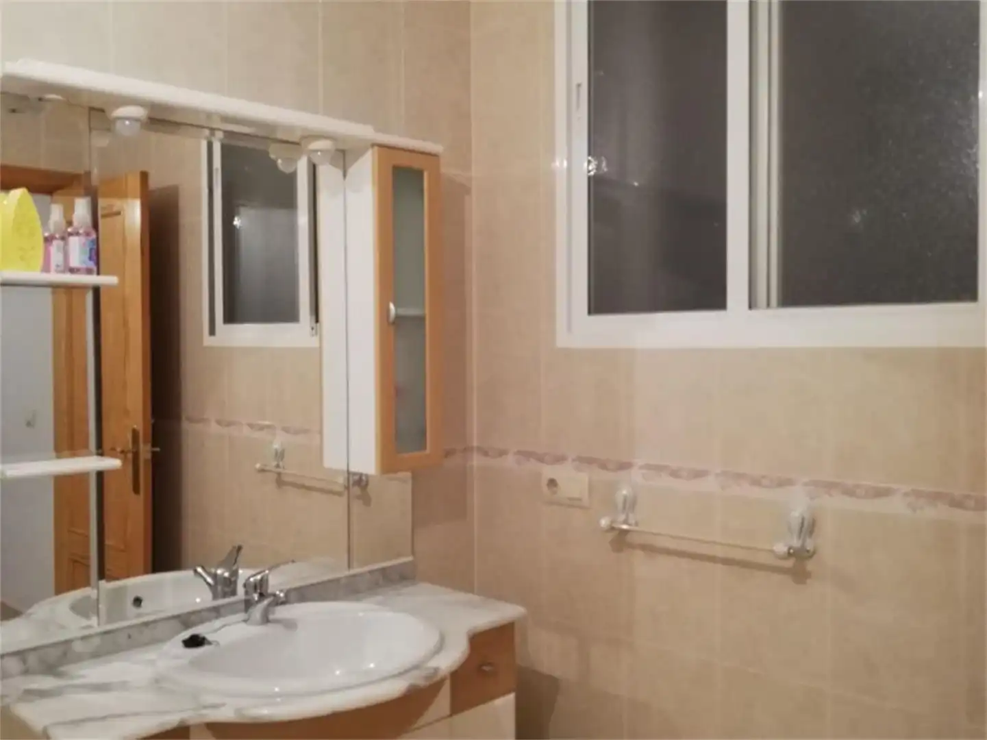 Casa adosada en venta en Carretera Nueva, Zarza de Granadilla Baño de Casa adosada en venta en Zarza de Granadilla con Aire acondicionado y Amueblado