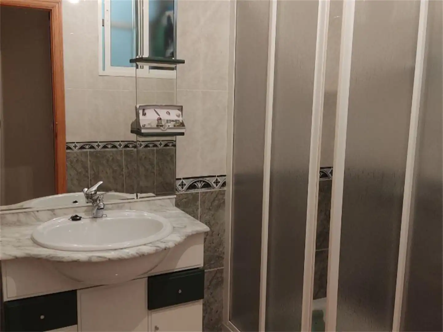 Casa adosada en venta en Carretera Nueva, Zarza de Granadilla Baño de Casa adosada en venta en Zarza de Granadilla con Aire acondicionado y Amueblado