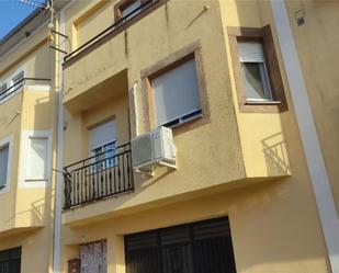 Vista exterior de Casa adosada en venda en Zarza de Granadilla amb Aire condicionat i Moblat