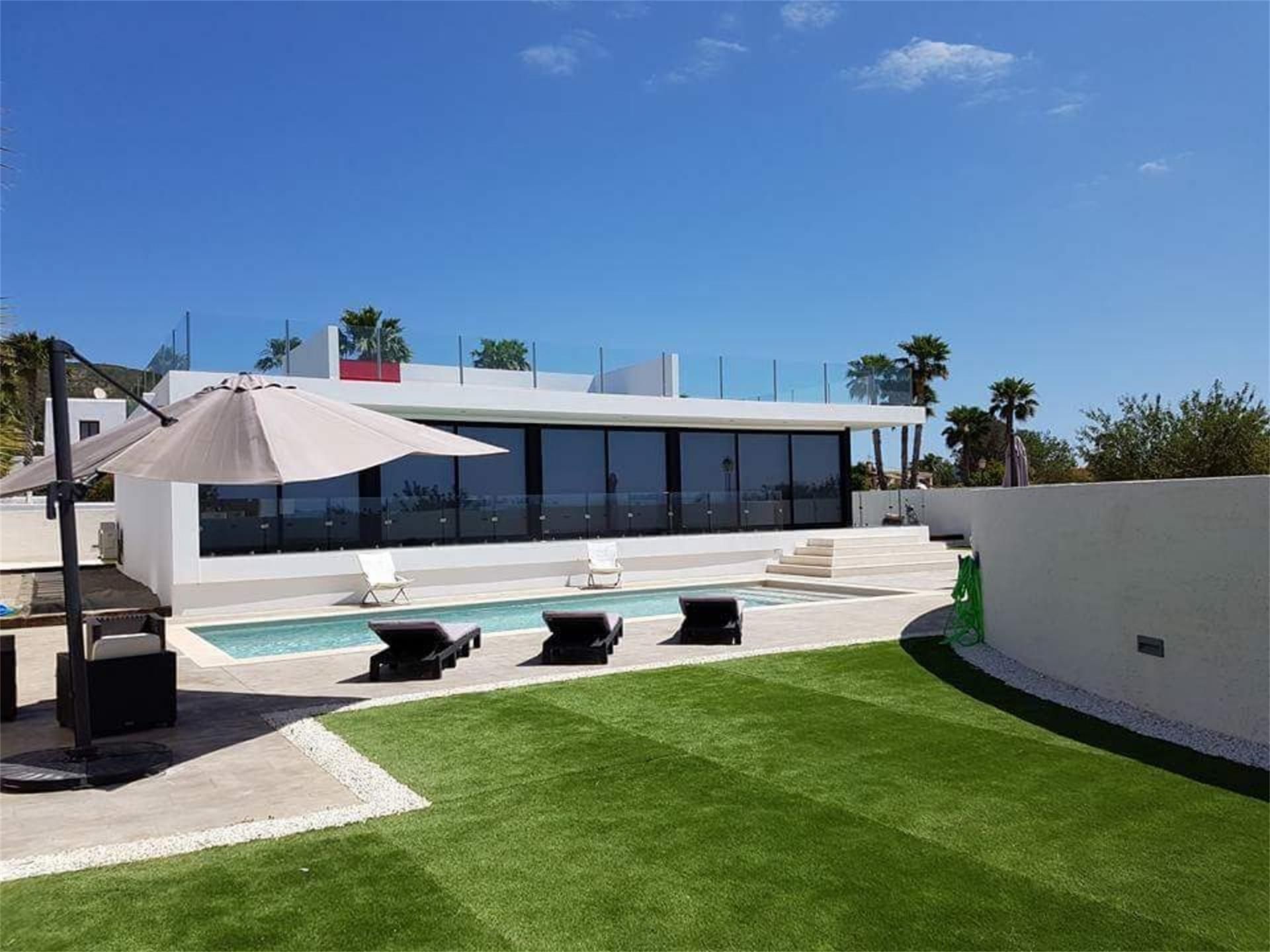 Vista exterior de Casa o xalet de lloguer en Sant Josep de sa Talaia amb Aire condicionat i Terrassa