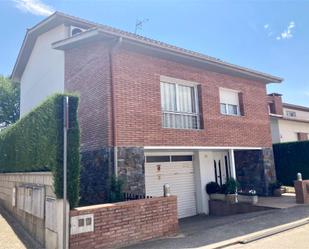 Vista exterior de Casa o xalet en venda en Olot amb Aire condicionat i Terrassa