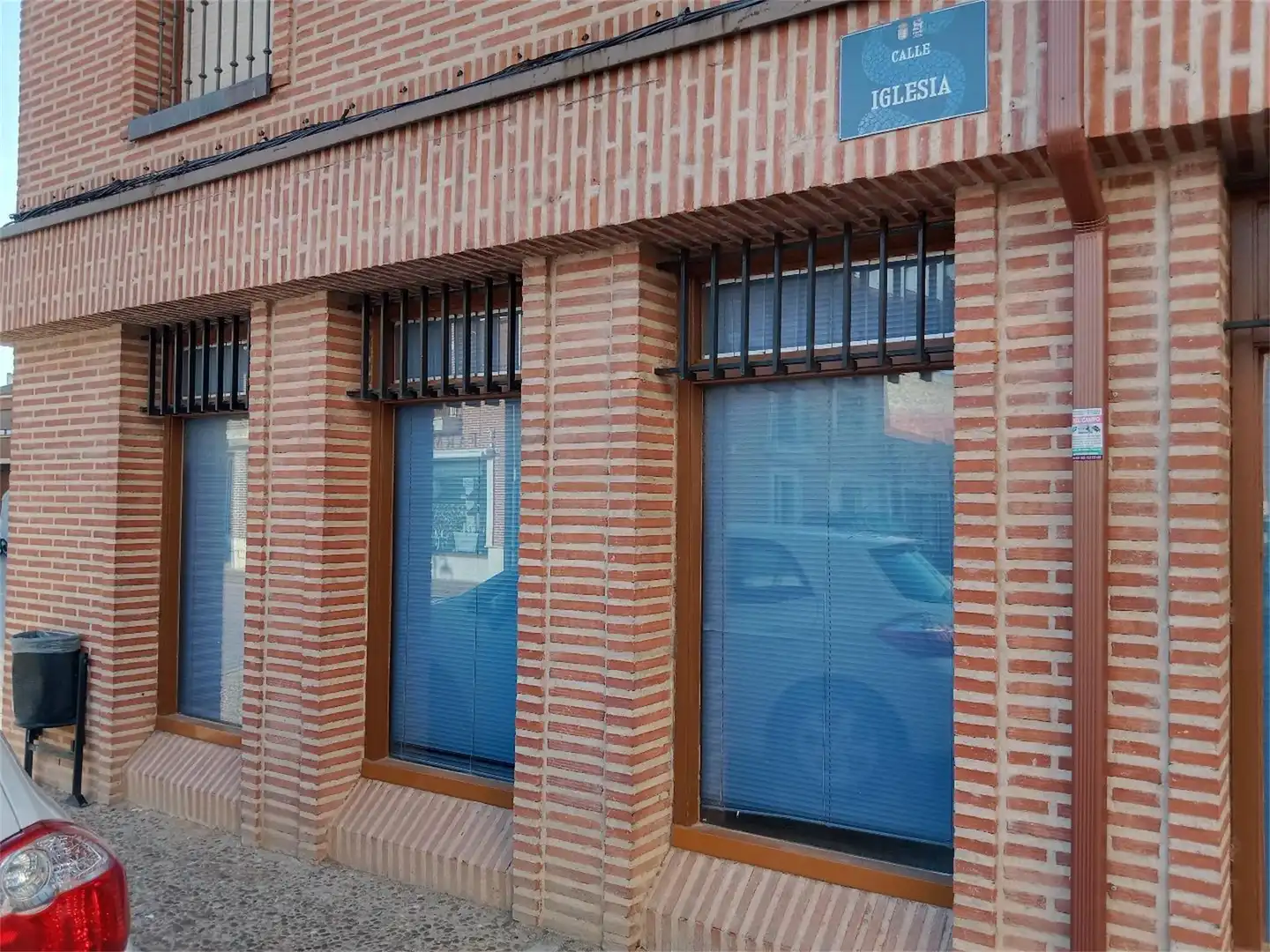 Exterior view of Commercial properties for rent in Serrada  with Air Conditioner and Heating