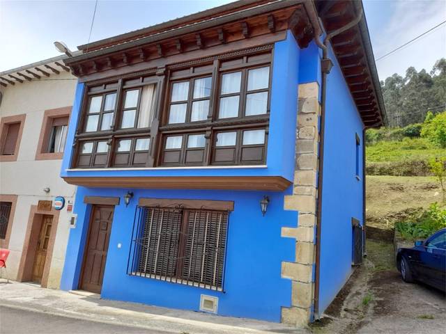 Casa adosada en venta en barrio santolalia de llan