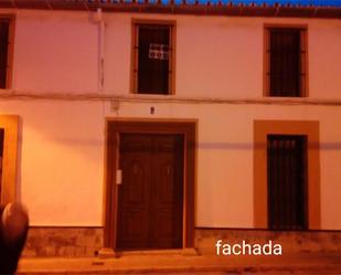 Vista exterior de Casa adosada en venda en Cabeza del Buey amb Terrassa i Balcó