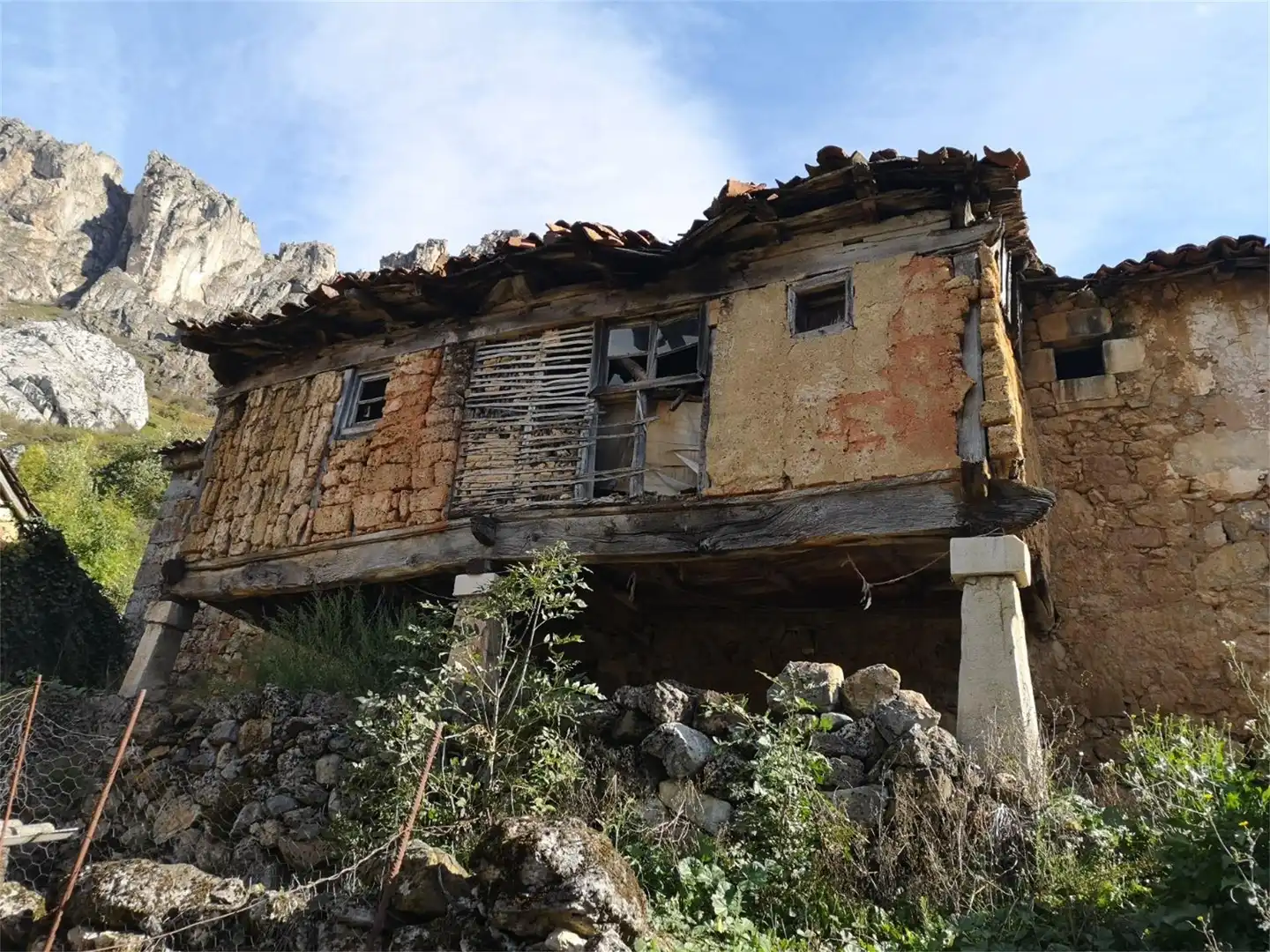 Detached homes for sale in Lugar Urria, Somiedo Exterior view of Detached homes for sale in Somiedo
