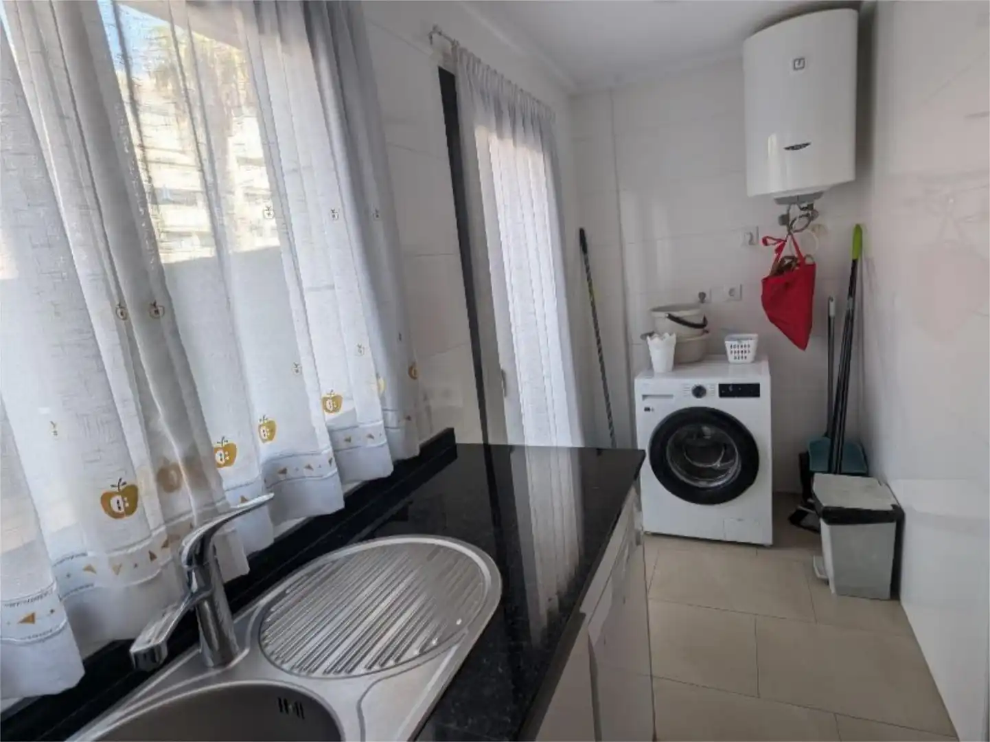 Ground floor for rent in Calle Llavador, Centro Urbano