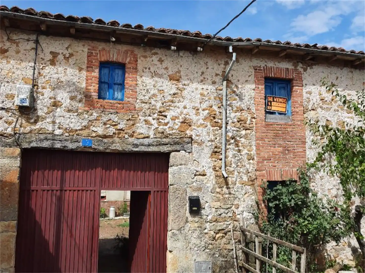 Casa adosada en venta en Calle La Calleja, La Ercina Vista exterior de Casa adosada en venta en La Ercina con Jardín privado, Terraza y Amueblado