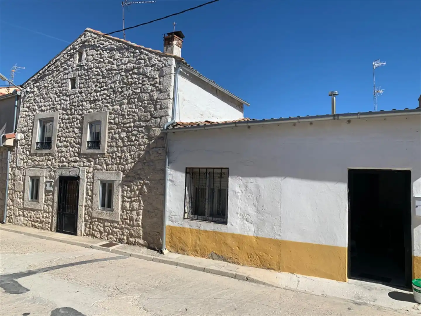 Detached homes for sale in Calle Olma de la Virgen, Fuentesaúco de Fuentidueña Detached homes for sale in Calle Olma de la Virgen, Fuentesaúco de Fuentidueña