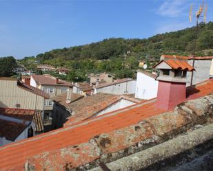 Vista exterior de Casa adosada en venda en Poyales del Hoyo amb Terrassa i Balcó