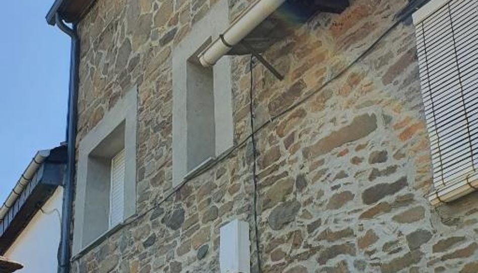 Casa adosada en venta en Calle la Calzada, 1, Torre del Bierzo, León - imagen 1 Foto 1 de Casa adosada en venta en Calle la Calzada, 1, Torre del Bierzo, León