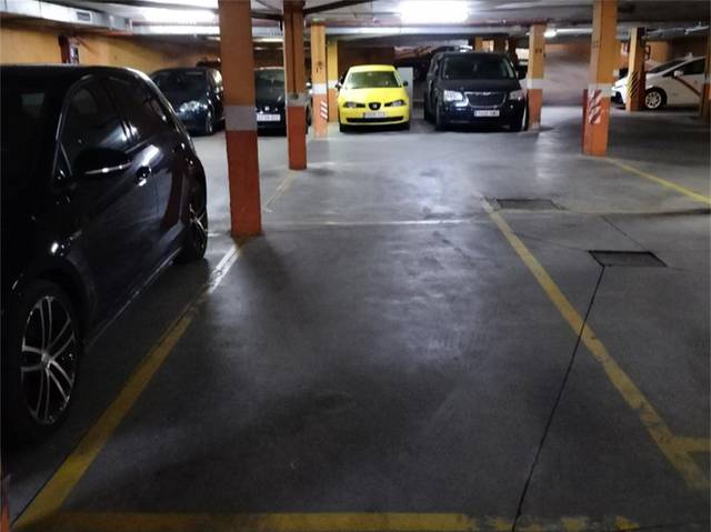 Garaje en Alquiler en Calle de Catalina Suárez en Adelfas