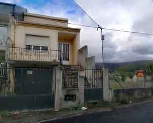 Vista exterior de Casa o xalet en venda en Larouco amb Jardí privat, Terrassa i Moblat