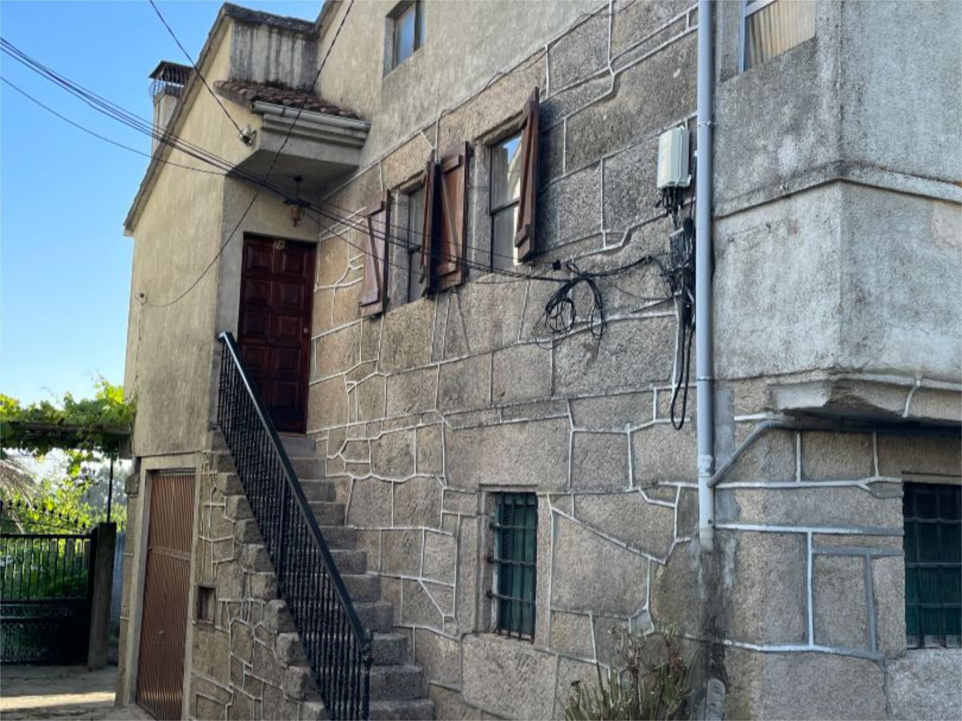 Vista exterior de Casa adosada en venda en Maside amb Balcó