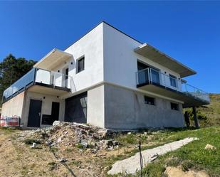 Vista exterior de Casa o xalet en venda en Laxe amb Terrassa i Balcó