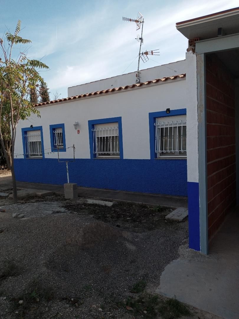 Vista exterior de Casa o xalet en venda en Almansa amb Piscina