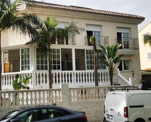 Vista exterior de Casa o xalet en venda en Gandia amb Aire condicionat, Terrassa i Piscina