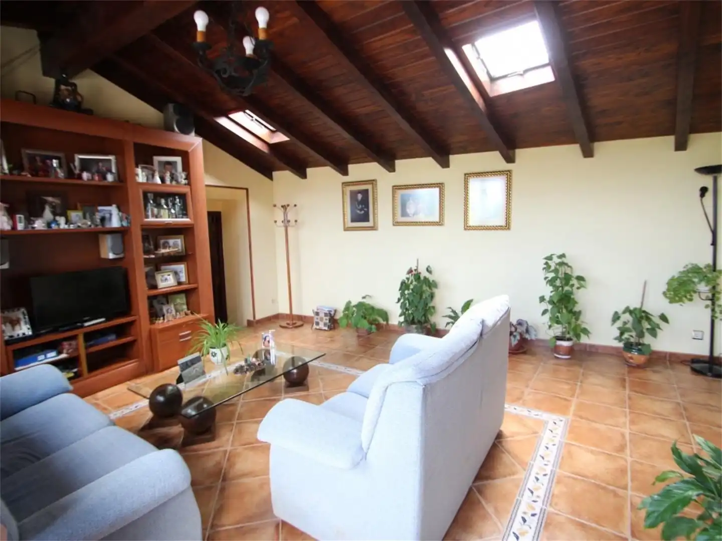 Casa o chalet en venta en Urbanización La Peñía, Valdáliga Sala de estar de Casa o chalet en venta en Valdáliga con Calefacción, Parquet y Terraza
