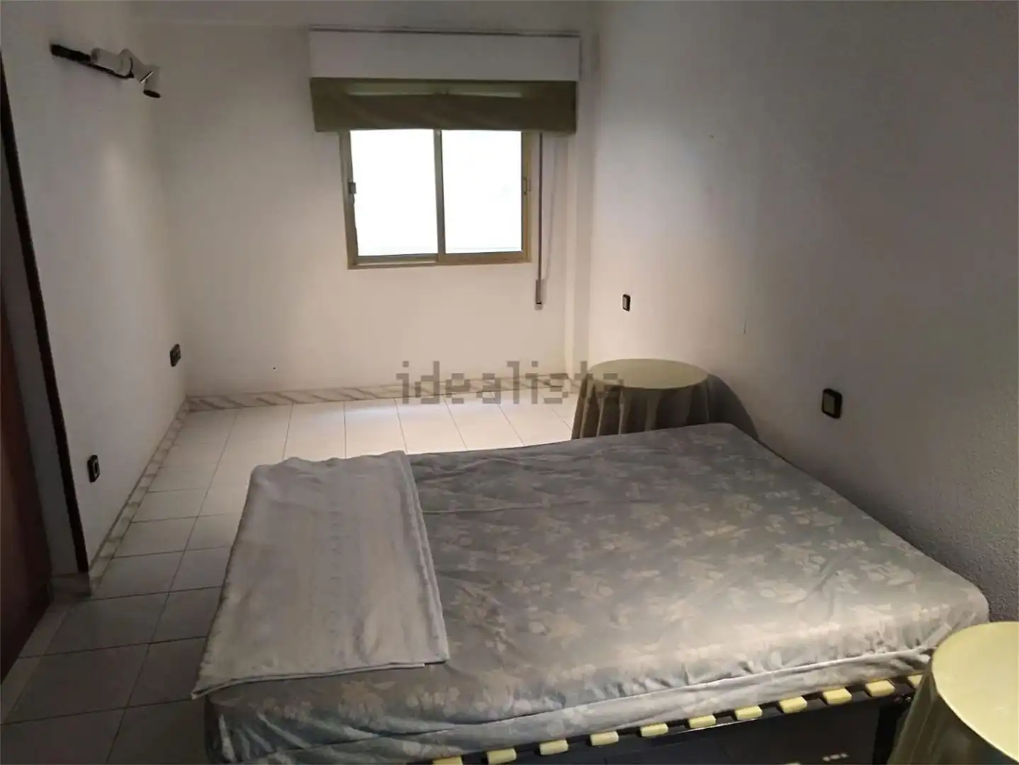 Piso en venta en Calle de Adrada de Haza, Portazgo Habitación de Piso en venta en Madrid con Aire acondicionado, Calefacción y Amueblado