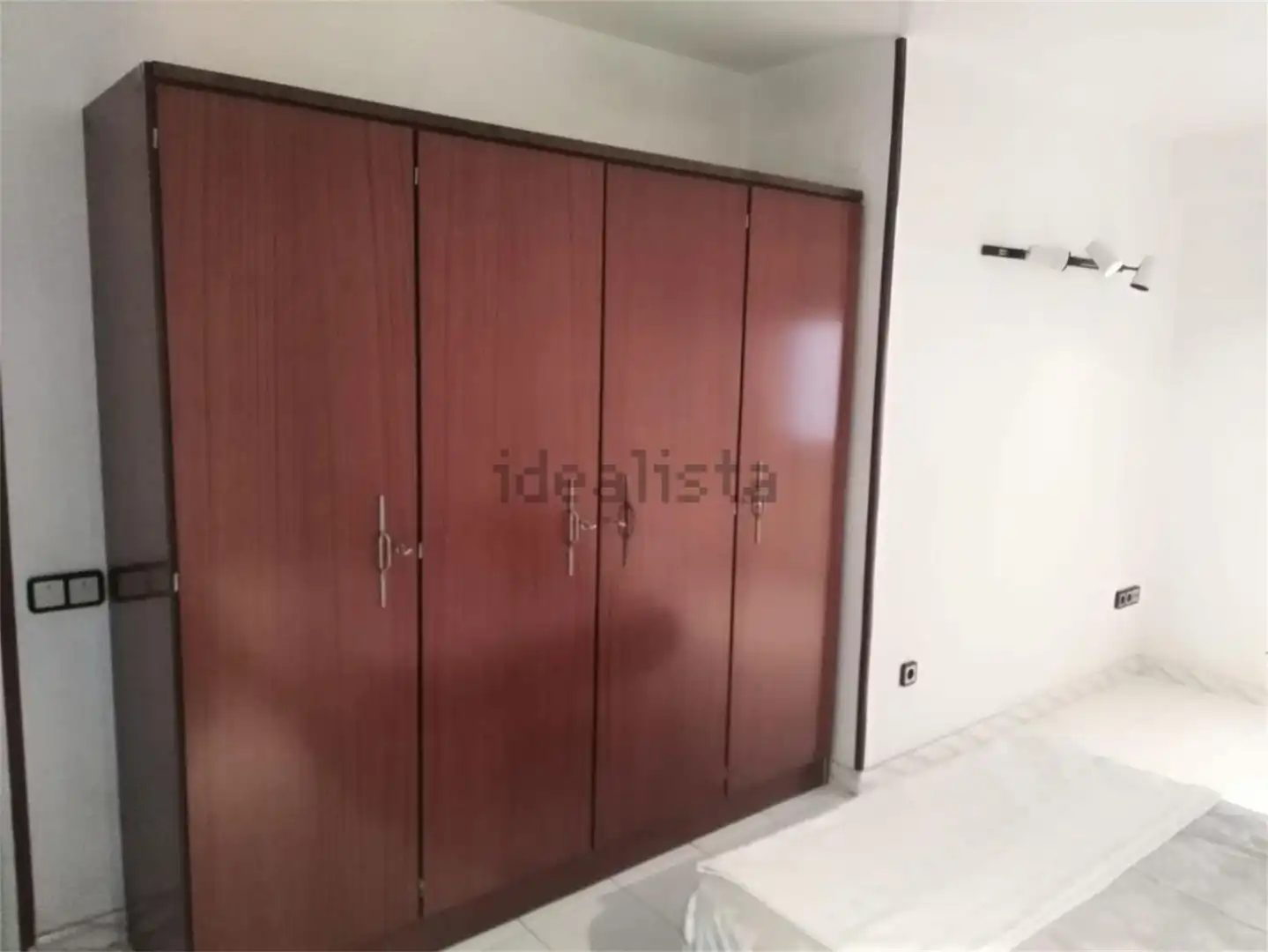 Piso en venta en Calle de Adrada de Haza, Portazgo Habitación de Piso en venta en Madrid con Aire acondicionado, Calefacción y Amueblado