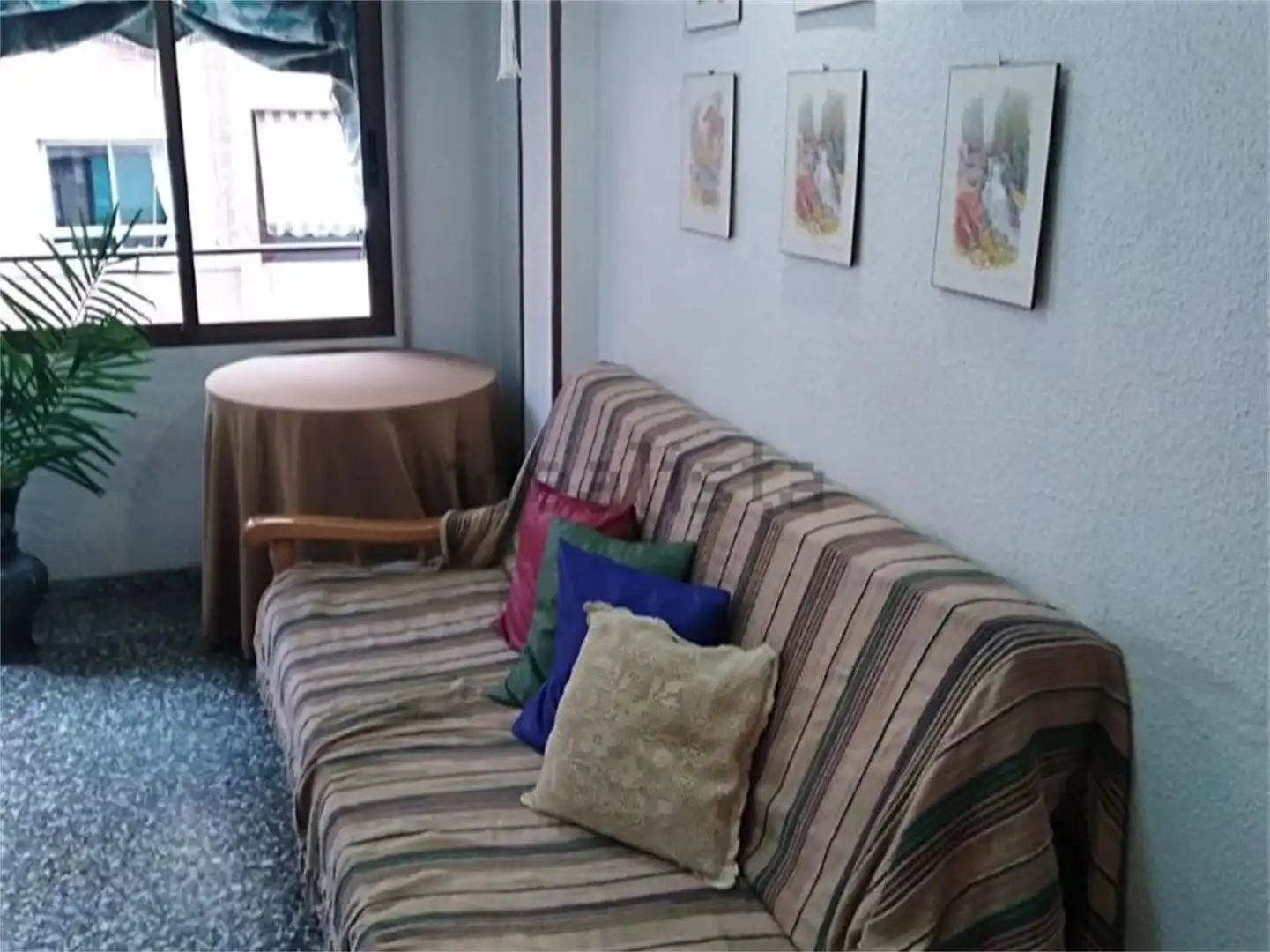 Piso en venta en Calle de Adrada de Haza, Portazgo Sala de estar de Piso en venta en Madrid con Aire acondicionado, Calefacción y Amueblado