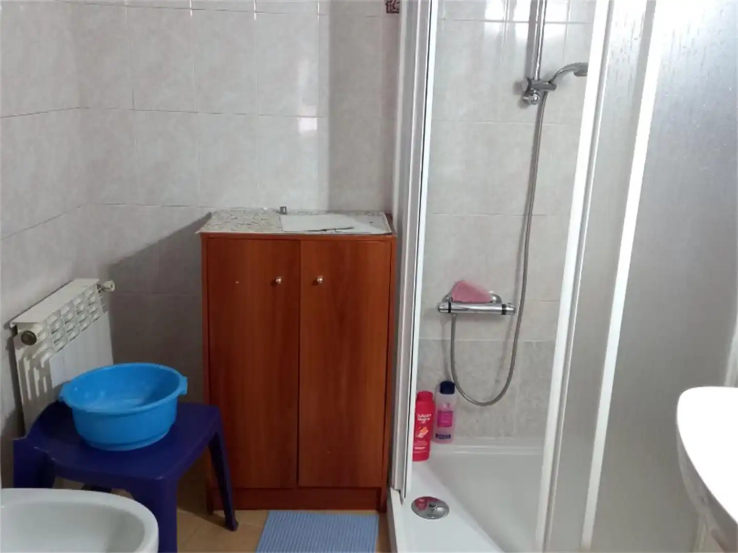 Badezimmer von Einfamilien-Reihenhaus zum Verkauf in El Bonillo mit Heizung, Terrasse und Abstellraum