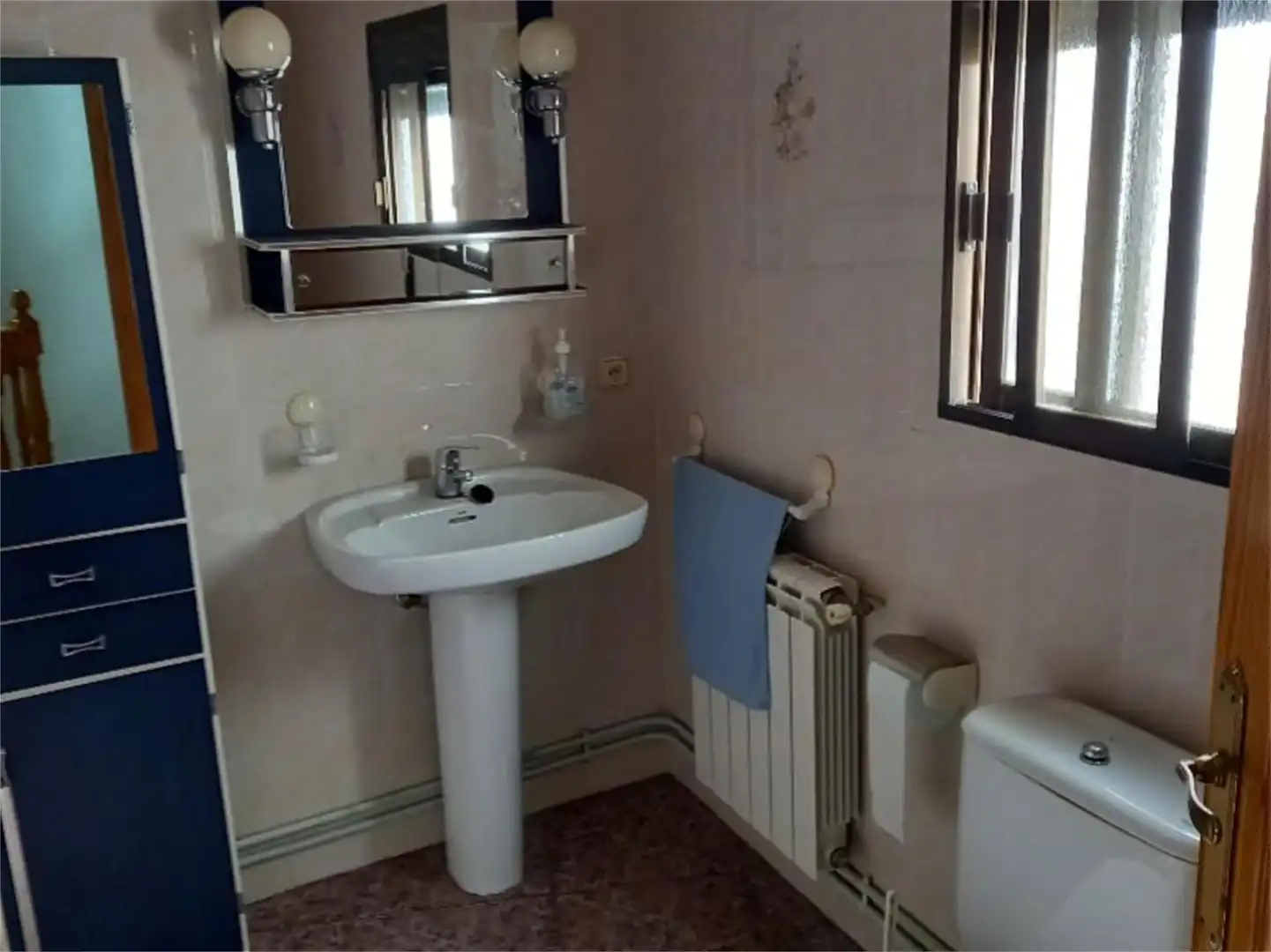 Badezimmer von Einfamilien-Reihenhaus zum Verkauf in El Bonillo mit Heizung, Terrasse und Abstellraum