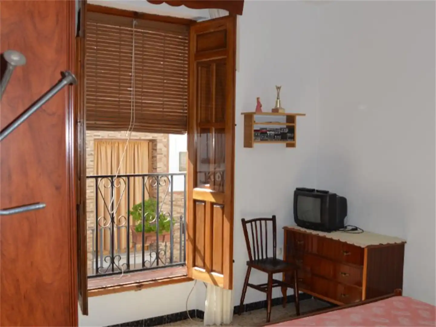 Habitación de Casa adosada en venta en Cuevas Bajas con Terraza y Balcón