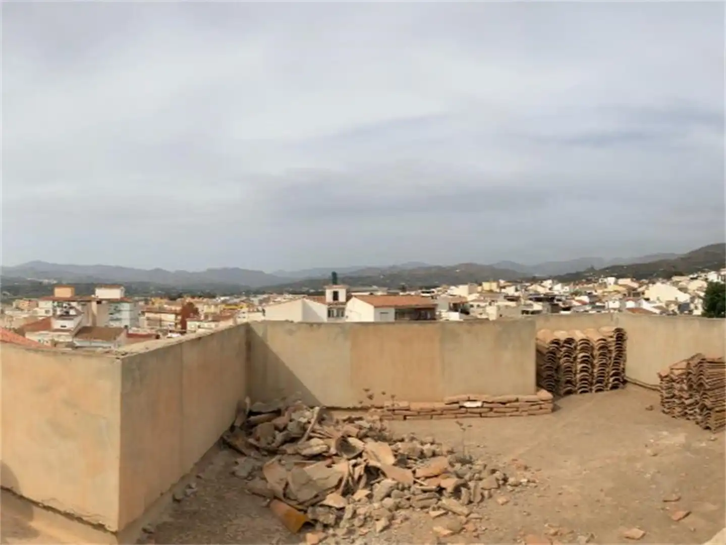 Vista exterior de Casa adosada en venda en Vélez-Málaga amb Terrassa i Balcó