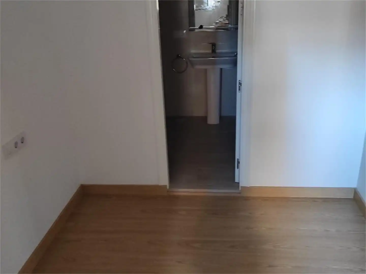 Office for rent in Avenida República Argentina, Triana Casco Antiguo Office for rent in Sevilla with Air Conditioner, Heating and Parquet flooring
