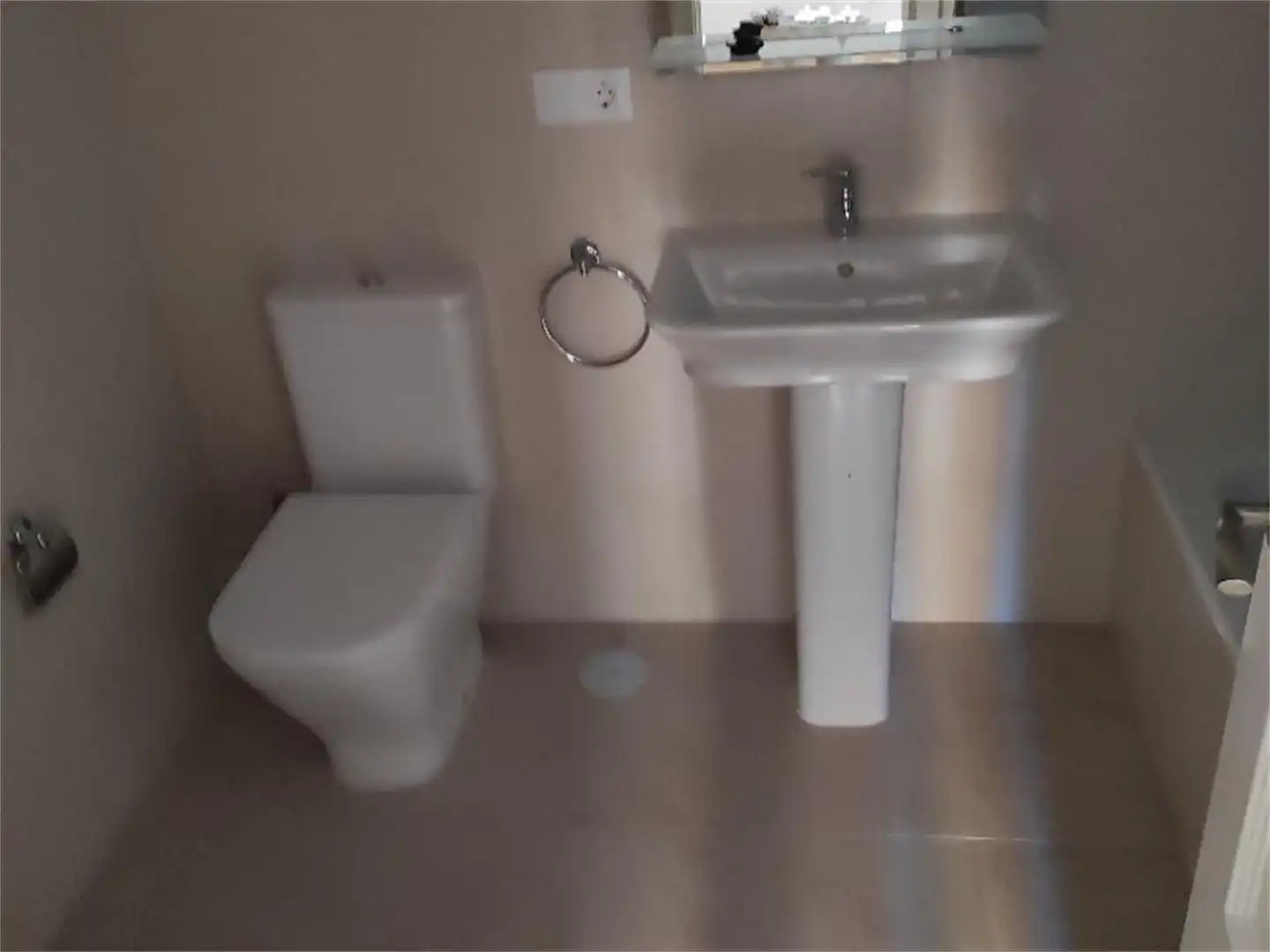 Office for rent in Avenida República Argentina, Triana Casco Antiguo Bathroom of Office for rent in Sevilla with Air Conditioner, Heating and Parquet flooring
