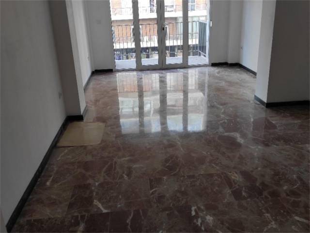 Oficina en Alquiler en Avenida República Argentina en Triana Casco Antiguo