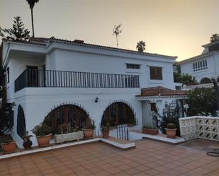 Vista exterior de Casa o xalet en venda en Santa Brígida amb Terrassa i Balcó