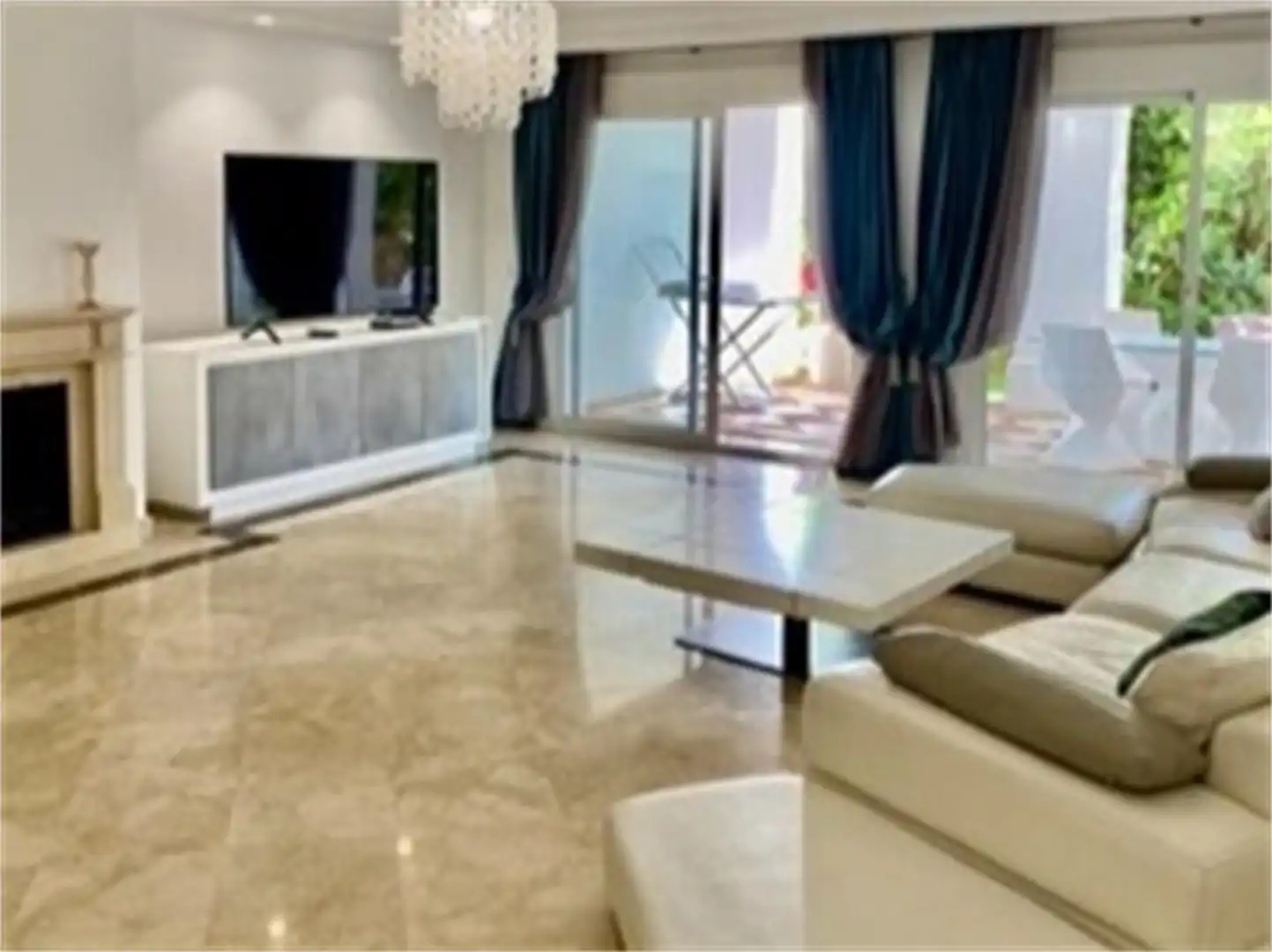 Sala de estar de Piso de alquiler en Marbella con Aire acondicionado, Calefacción y Jardín privado