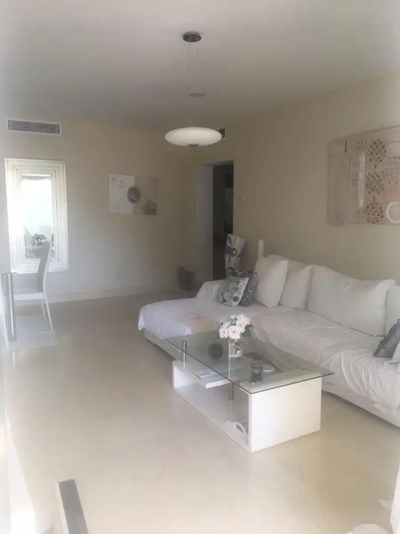 Zimmer in Avenida Joaquín Sorolla, La Zagaleta Wohnzimmer von Wohnung zur untervermieten in Benahavís mit Klimaanlage, Heizung und Privatgarten