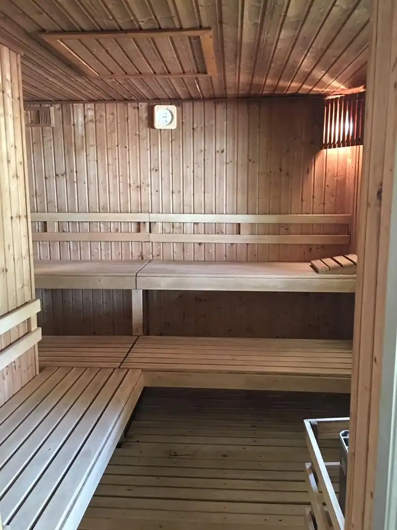 Zimmer in Avenida Joaquín Sorolla, La Zagaleta Wohnung zur untervermieten in Benahavís mit Klimaanlage, Heizung und Privatgarten