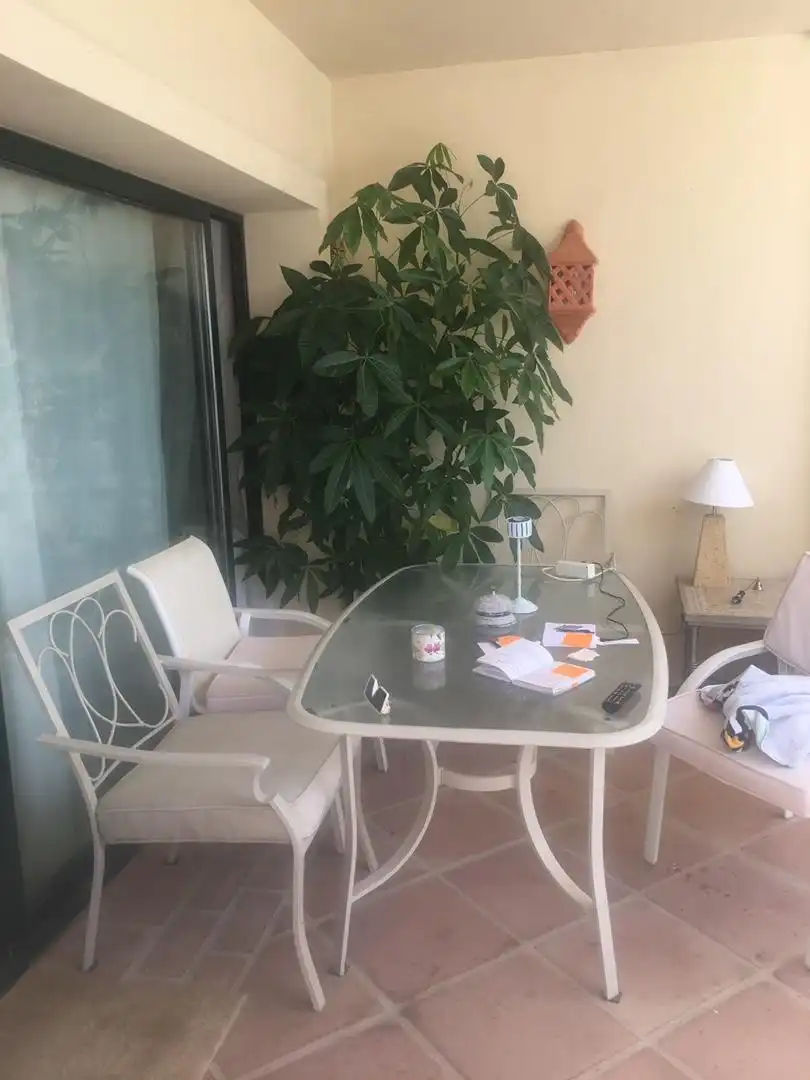 Zimmer in Avenida Joaquín Sorolla, La Zagaleta Terrasse von Wohnung zur untervermieten in Benahavís mit Klimaanlage, Heizung und Privatgarten